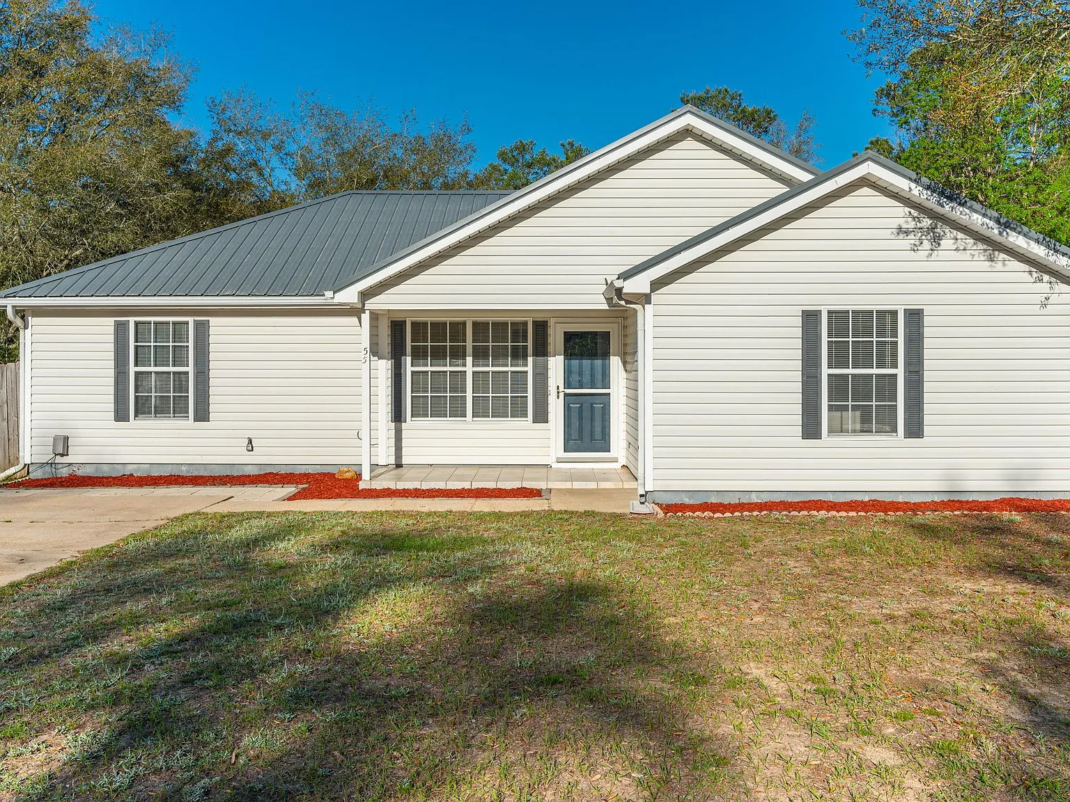 3 bed, 1472 sqft, $1,500 — Photo 1