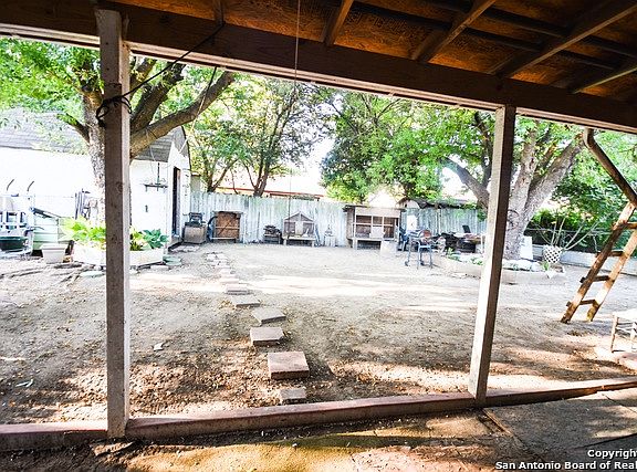 3rd image of 2619 Gibbens St