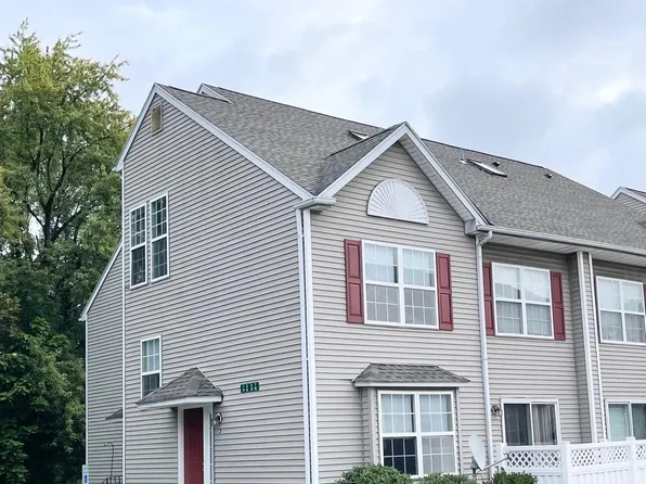 3 Horseshoe Dr, Douglassville, PA 19518