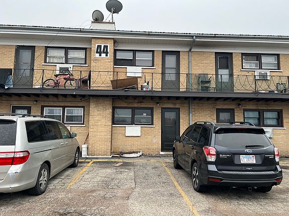 2nd image of 44 King Arthur Ct APT 4