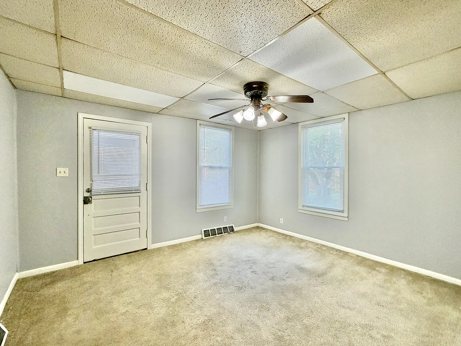 330 Lincoln St - 2 — Photo 4