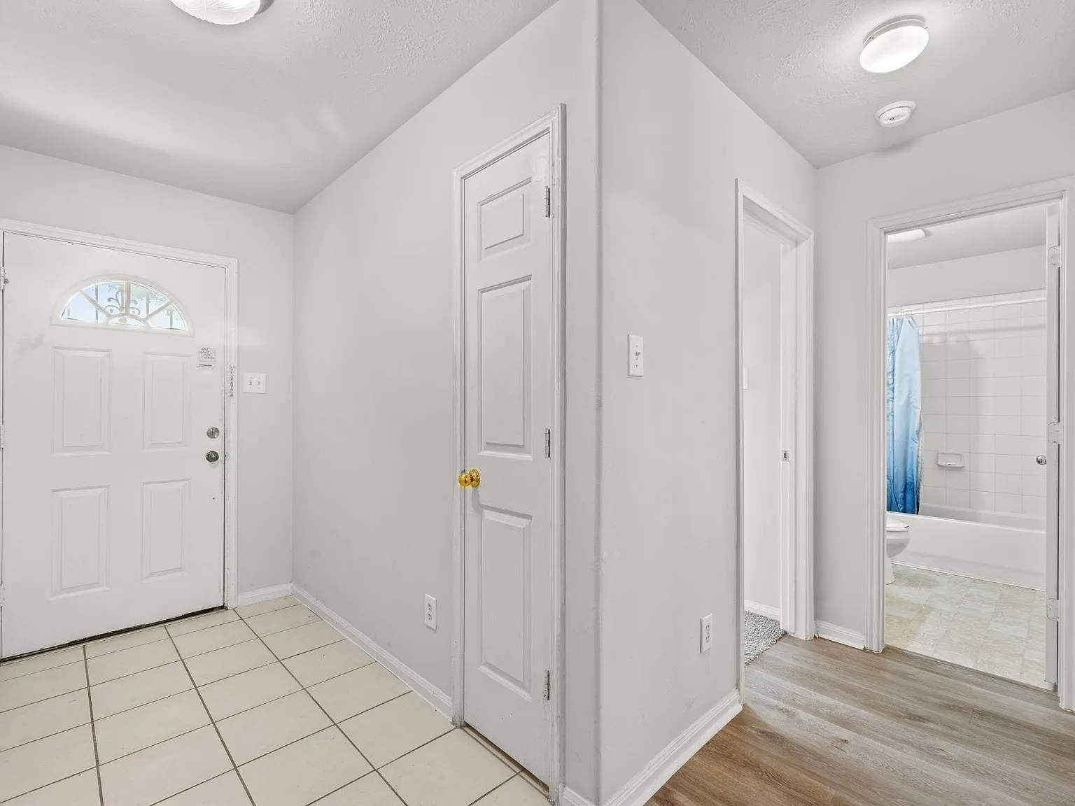 3 bed, 2.0 bath, 1810 sqft, $1,900 — Photo 4