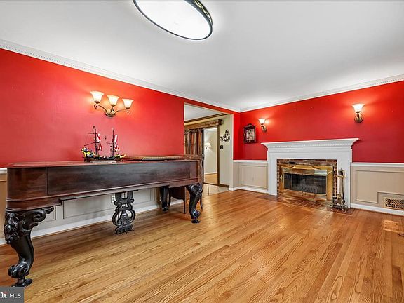 4th image of 20432 Greenfield Rd