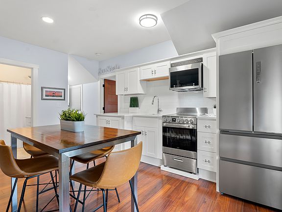 5th image of 61 E Ocean Ave