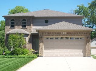 429 S Riverside Dr, Villa Park, IL 60181