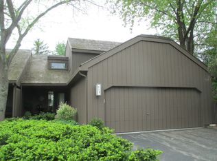 312 Woodview Rd #F126, Lake Barrington, IL 60010