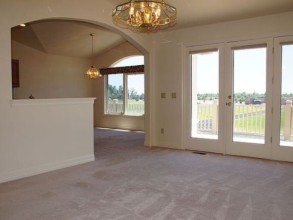 DR looking towards breakfast nook