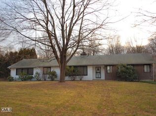 1A Lakecrest Dr, Danbury, CT 06811