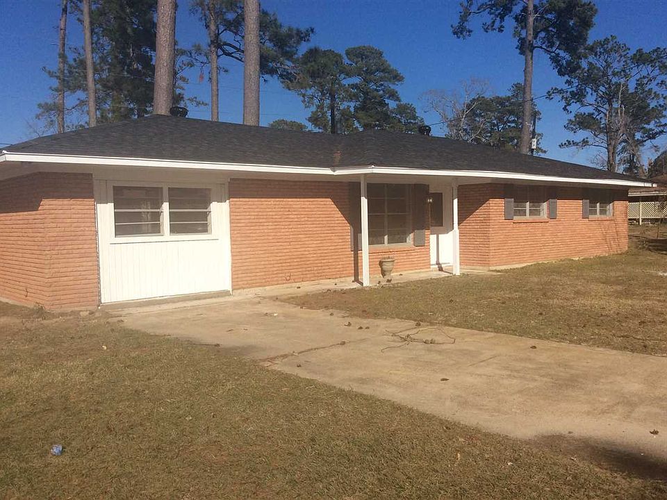 1st image of 302 E Pecan St