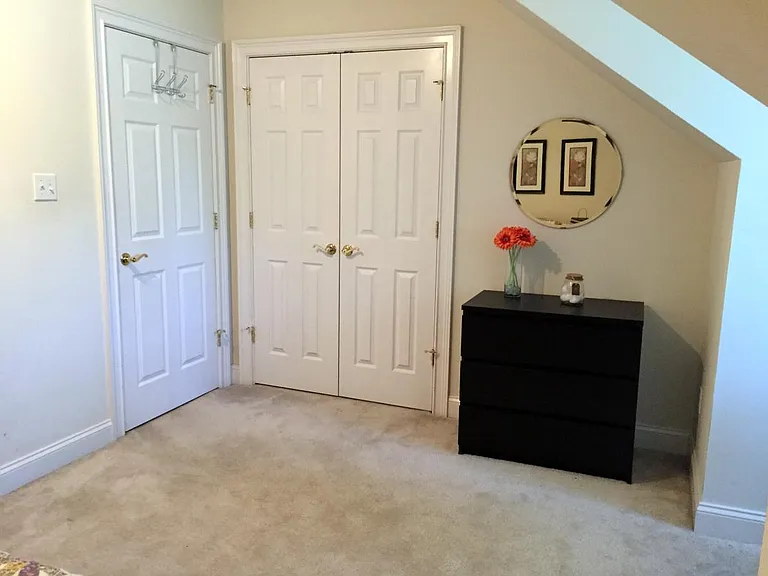Top Floor Bedroom 4