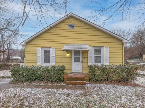 311 Clark Ave, Bonner Springs, KS 66012