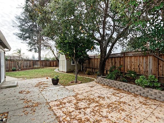 5th image of 1477 Daffodil Ct