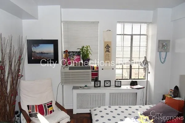 Rented by City Connections Realty | media 9