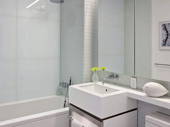 5th image of 400 E 67th St APT 23B