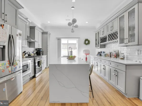 2604 Reed St, Philadelphia, PA 19146