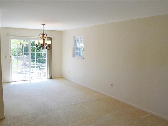 5th image of 729 Saint Matthews Cir