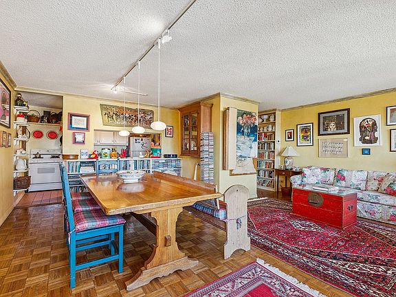 4th image of 531 Main St #903