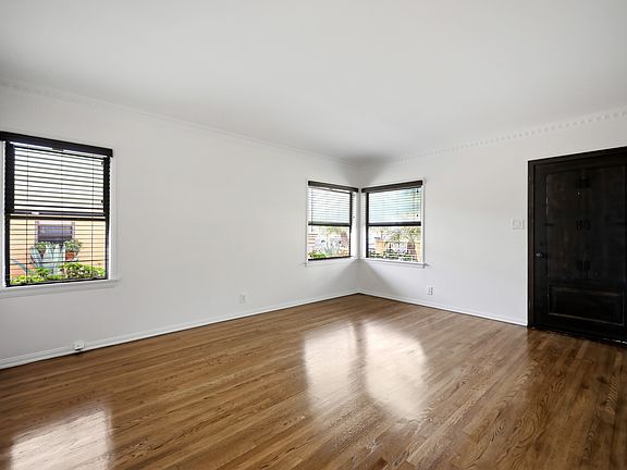 3rd image of 3667 Jasmine Ave #6