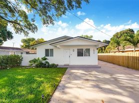 2820 NW 95th St, Miami, FL