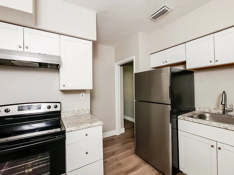 381 Carolina Ave — Photo 8