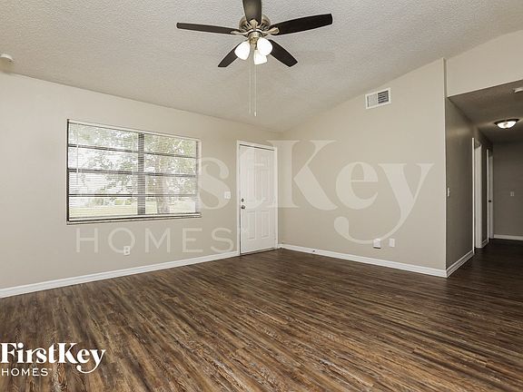 3rd image of 2872 Hunt Cir