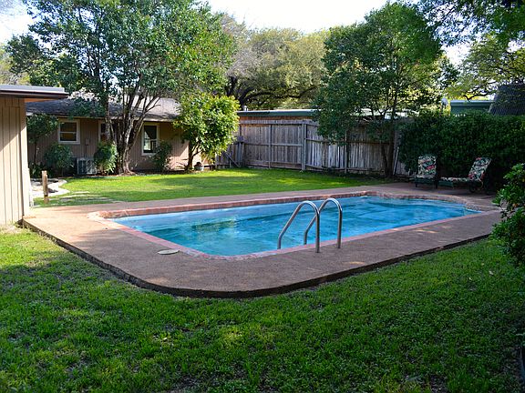 3rd image of 315 Busby Dr