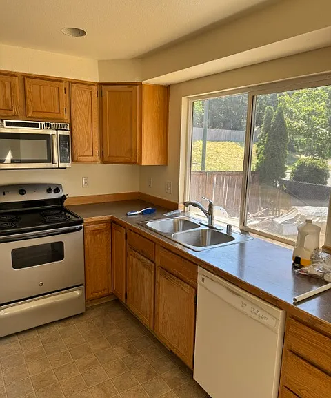 18325 SE 261st Ct — Photo 32