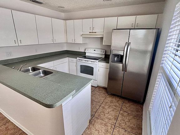 3rd image of 185 Owenshire Cir
