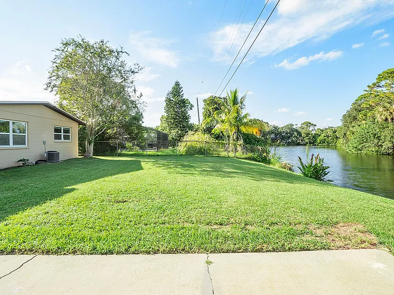 320 Le Jeune Dr — Photo 27