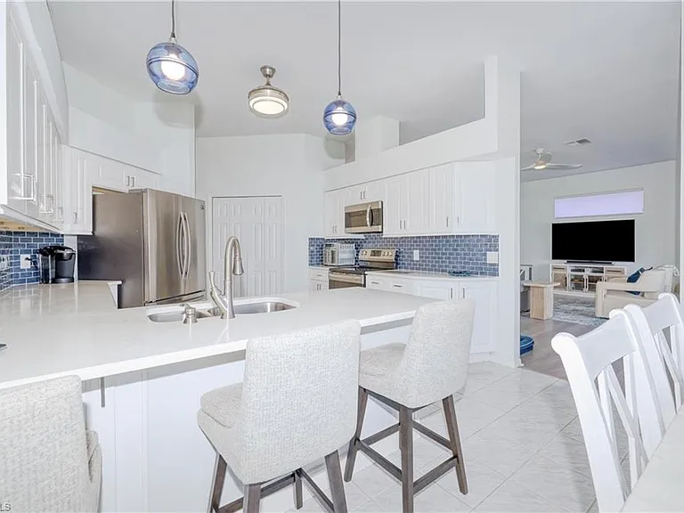 22589 Island Lakes Dr — Photo 12