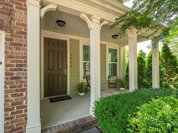 5th image of 1540 Hampshire Pl