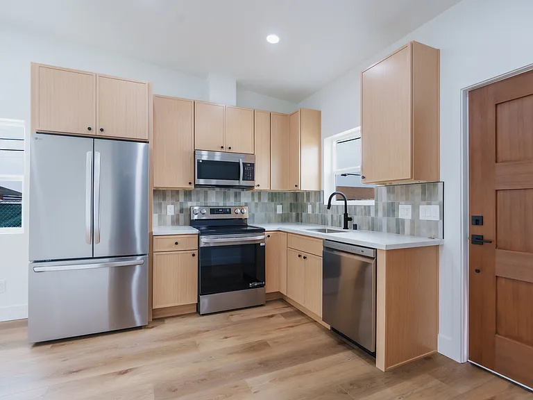 6511 Estrella Ave — Photo 22