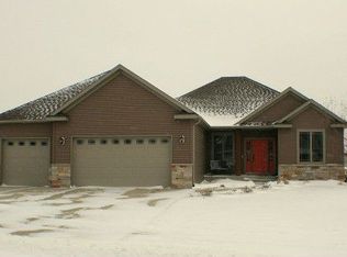 6450 Summit Pointe Rd NW, Rochester, MN 55901