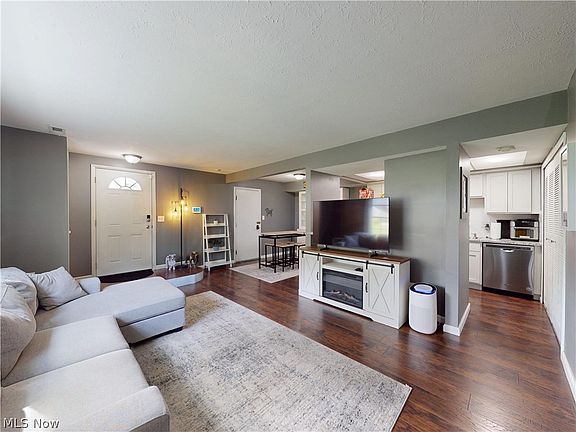 3rd image of 8005 Independence Dr APT C