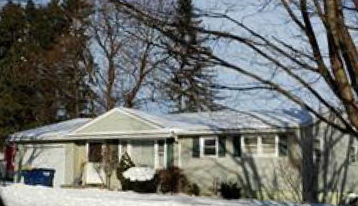 2nd image of 208 Broadmoor Dr