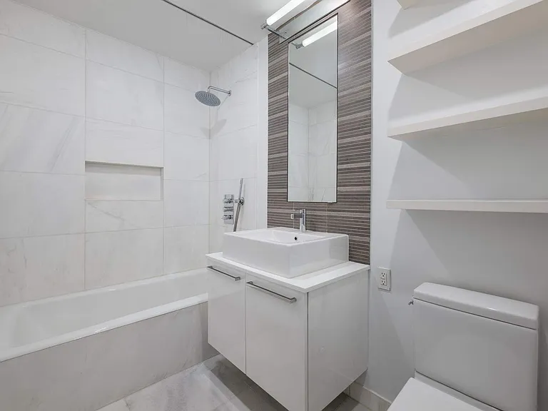 133 W 22nd St #7E — Photo 10