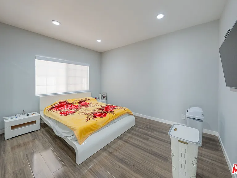 2256 Montrose Ave #2 — Photo 15