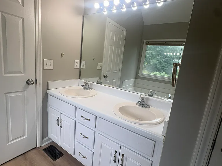2700 Fort Daniels Dr — Photo 37