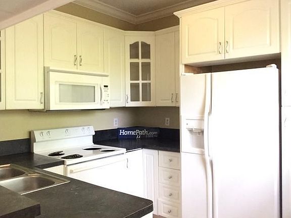 3rd image of 611 Cypress Lake Blvd #L15