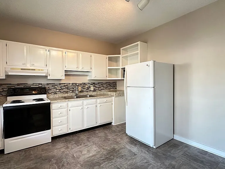 117 N 3rd St #3 — Photo 11