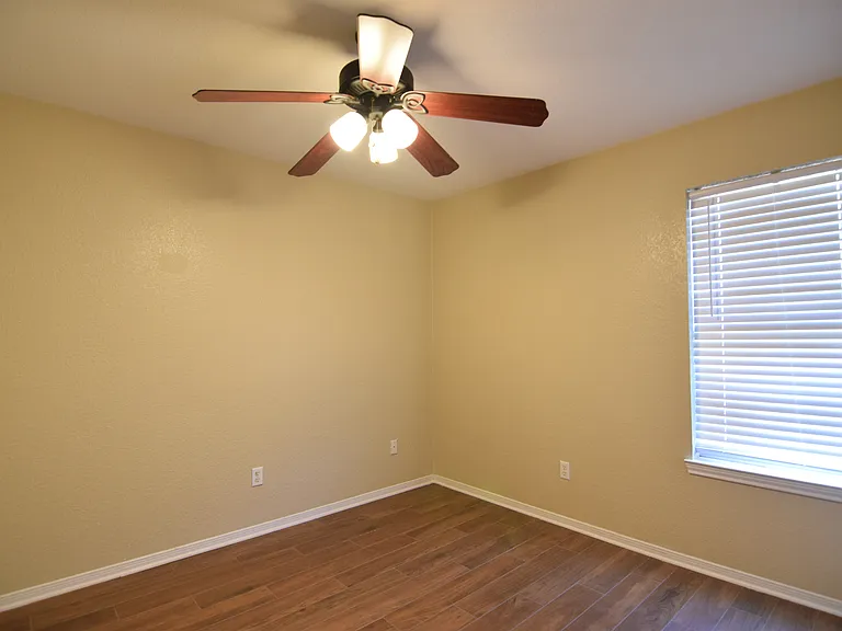 2206 Sandstone Dr — Photo 11