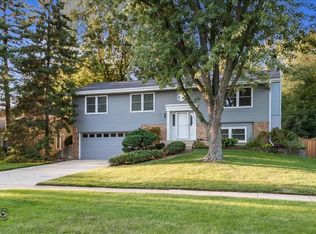21W562 Buckingham Rd, Glen Ellyn, IL 60137