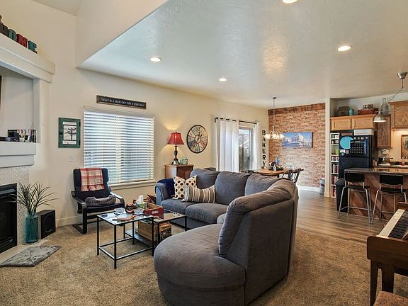 3rd image of 2631 N Garden Dr