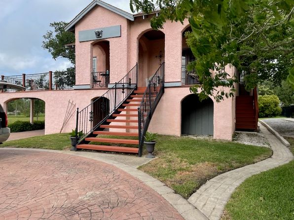 116 Shadow Lawn Ave, Pass Christian, MS 39571