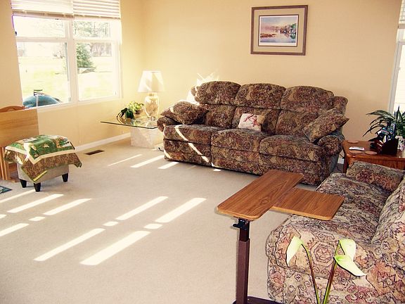3rd image of 12951 Applewood Dr