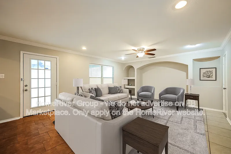 4 bed, 2.5 bath, 2959 sqft, $1,945 — Photo 2