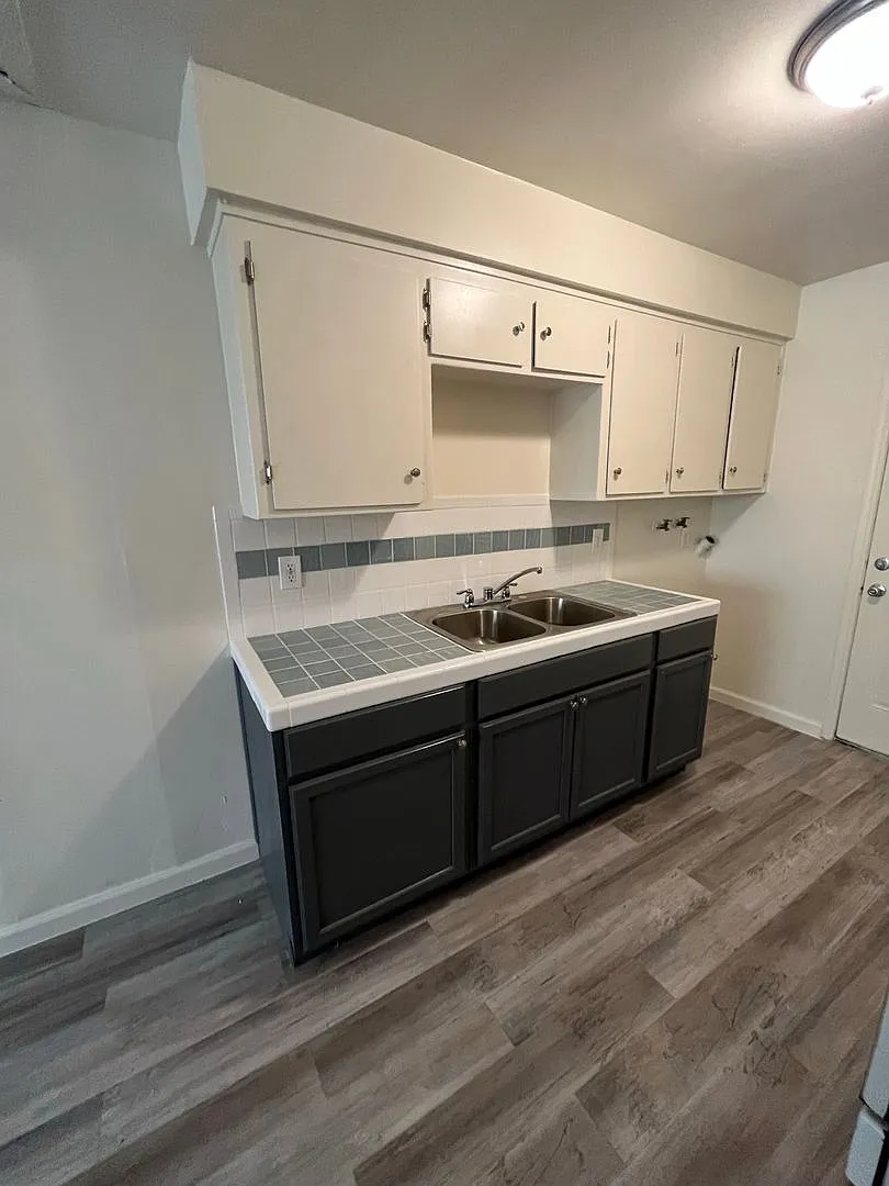 3 bed, 1.5 bath, 1140 sqft, $1,650 — Photo 2
