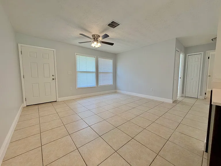 701 E Magnolia St #B — Photo 3