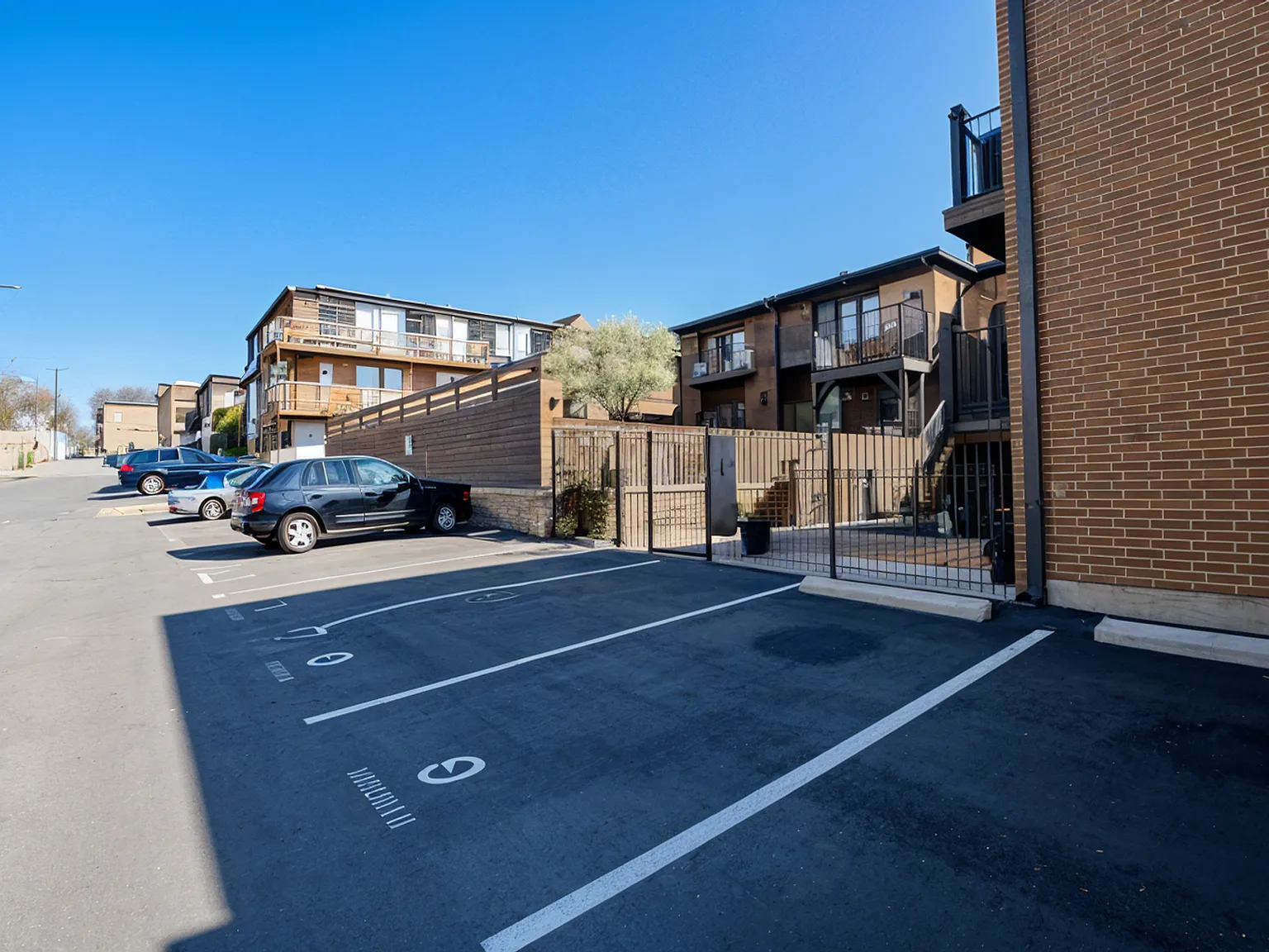Plaza 44 Apartments — Photo 3