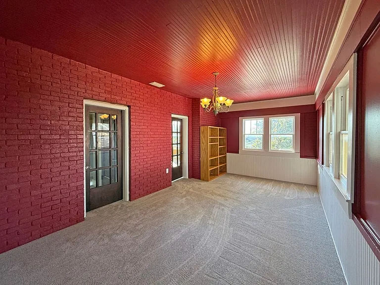 551 E Boswell St — Photo 9